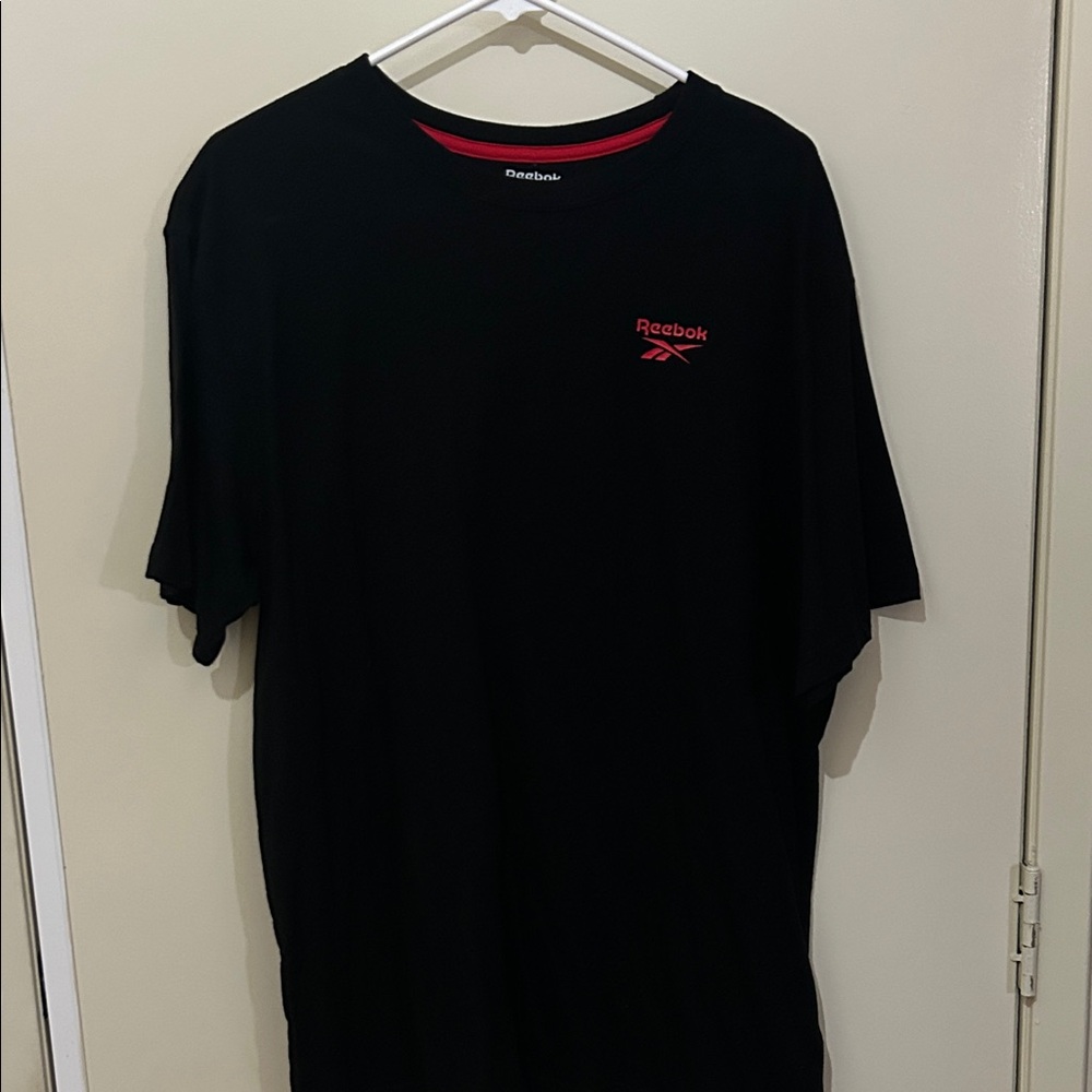 Reebok Men's Black and Red Short Sleeve Tee